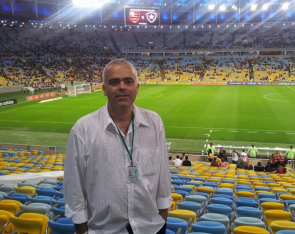 Eu trabalhando no Maracanã.