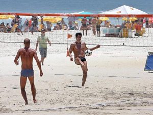 Futevôlei na praia de Copacabana