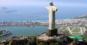 A Lagoa vista ao fundo do Cristo Redentor.